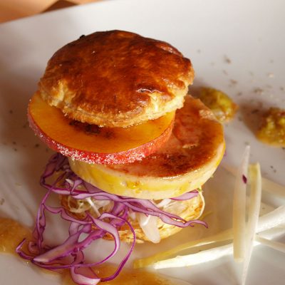 Foie gras de pato caramelizado & manzana y membrillo